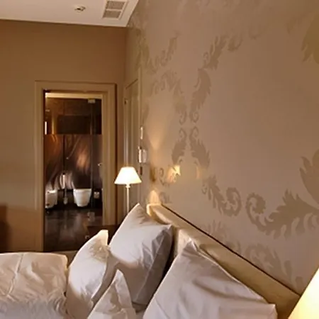 Manoir De Lebioles فندق سبا