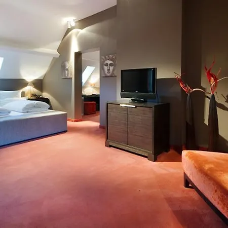 فندق Manoir De Lebioles 5*